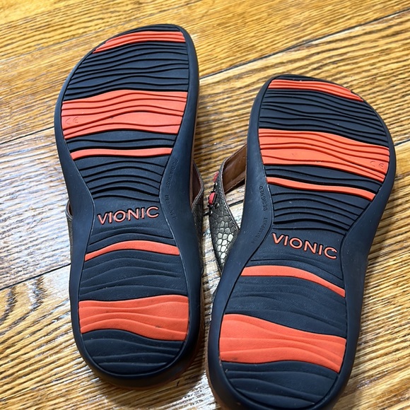Vionic Florina style sandals. Leather straps/croc print w/coral beads. Size 8. - Picture 10 of 16